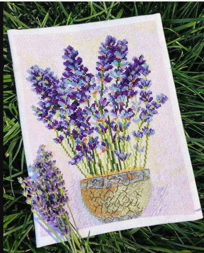 LAVENDER, Counted Cross Stitch Kit, 18 count Aida, size 16,5 x 20,5 cm, Charivna mit | Momentos Magicos (M-277)