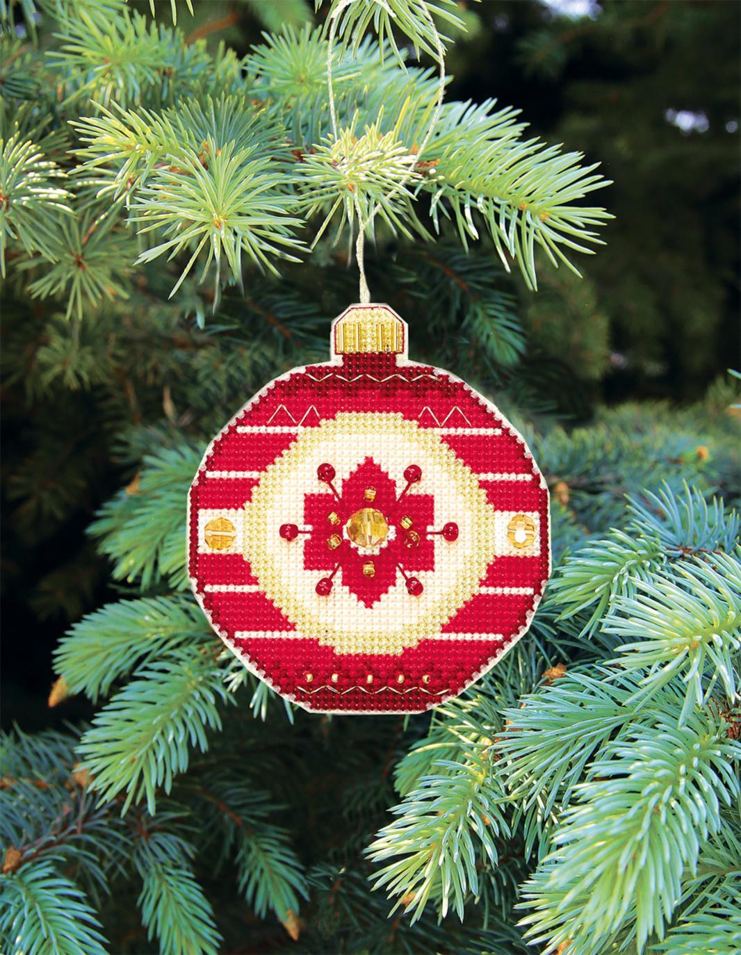 CHRISTMAS BALL TOY Cross Stitch Kit, 14 count plastic canvas, size 9 x 10 cm, CRYSTAL ART (T-12) - Leo Hobby