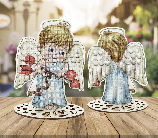 ANGEL "Valentine's Day gift", Counted Cross Stitch Kit, 14 count plastic canvas, size 10 x 13 cm, CRYSTAL ART (T-61) - Leo Hobby