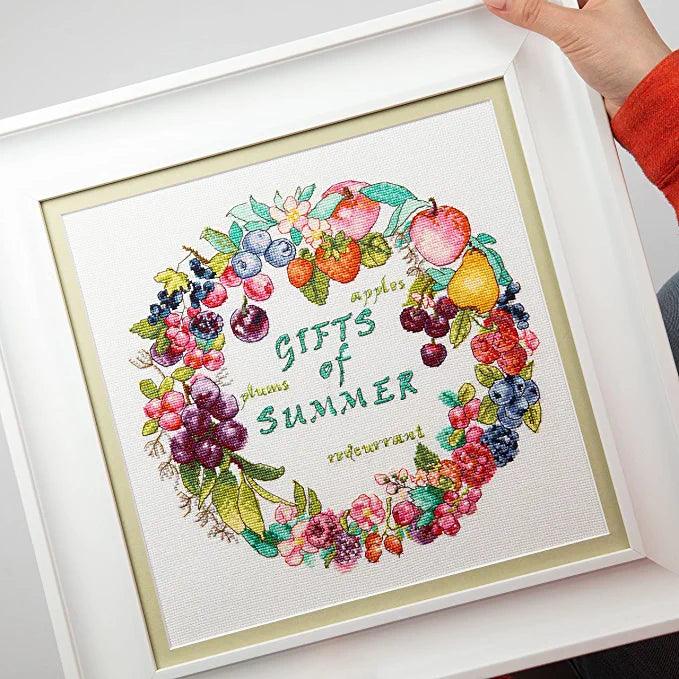 BERRY FRESH "Gifts of Summer", Counted Cross Stitch Kit, 16 count Aida, size 25,5 x 25,5 cm, Charivna mit | Momentos Magicos (M-434) DIY Needlework Crafts, DIY Embroidery kit - Leo Hobby